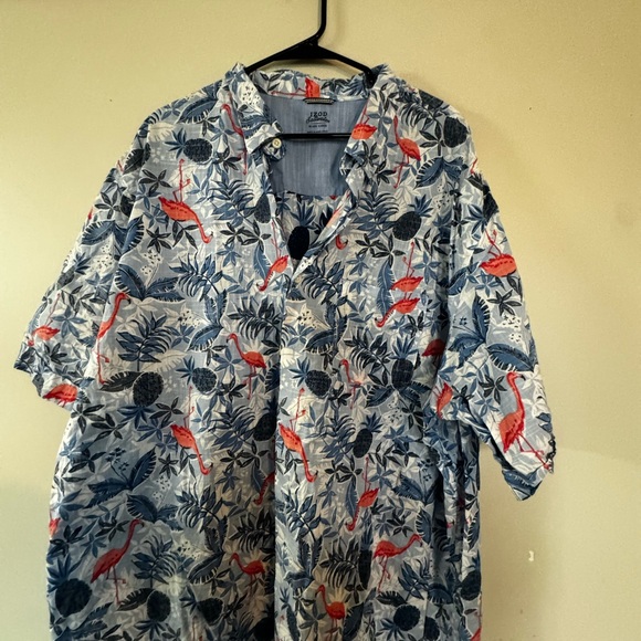 IZOD 2XLT fun lobster design short sleeve button down - Picture 2 of 2